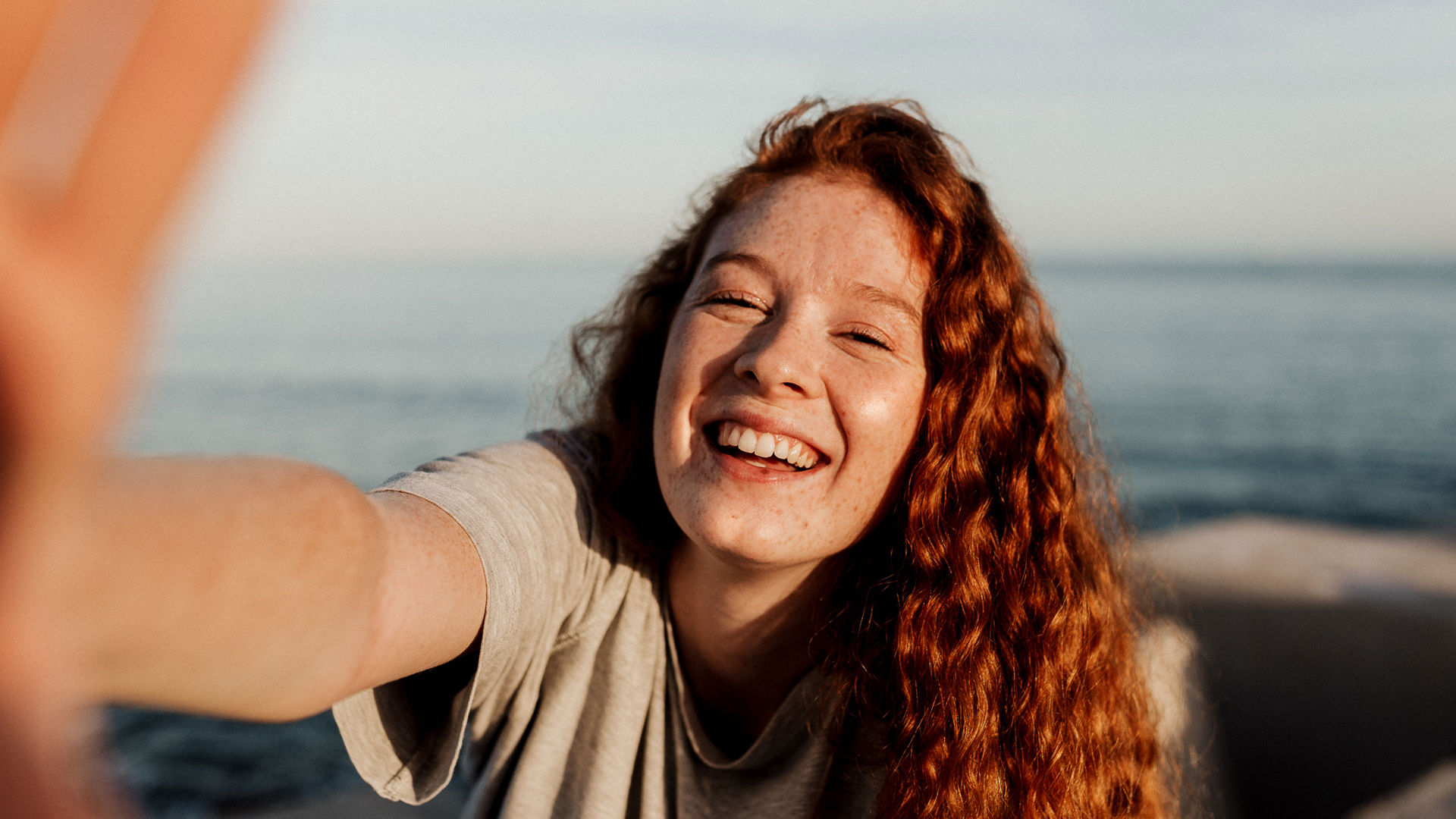 girl on the geelong waterfront taking a selfie