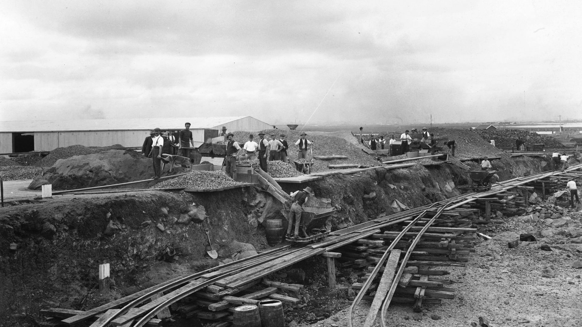 Group of local Geelong cement workers like the founders of GMHBA Health Insurance