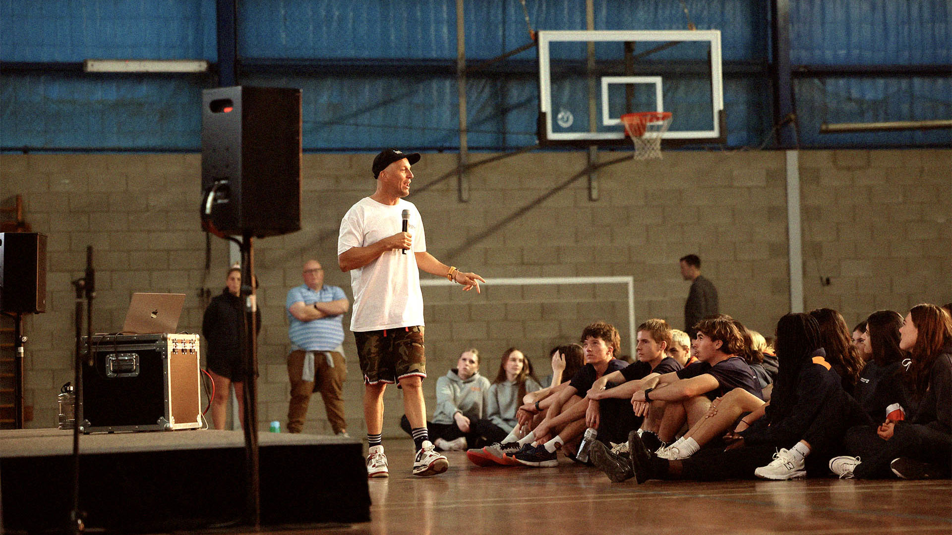 Martin Heppell speaking to local Geelong students from The Resilience Project with GMHBA and Geelong Cats
